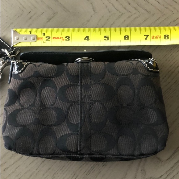 Coach Wristlet ! - Picture 3 of 5
